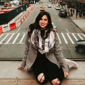 Meet your Posher, Anel